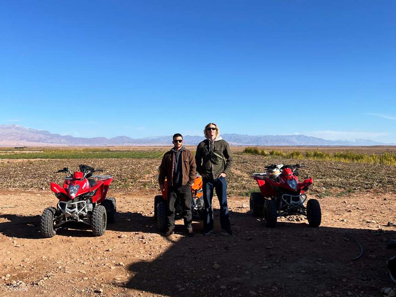 マラケシュ：ミントティー付きの四輪バギーパルメライアドベンチャー