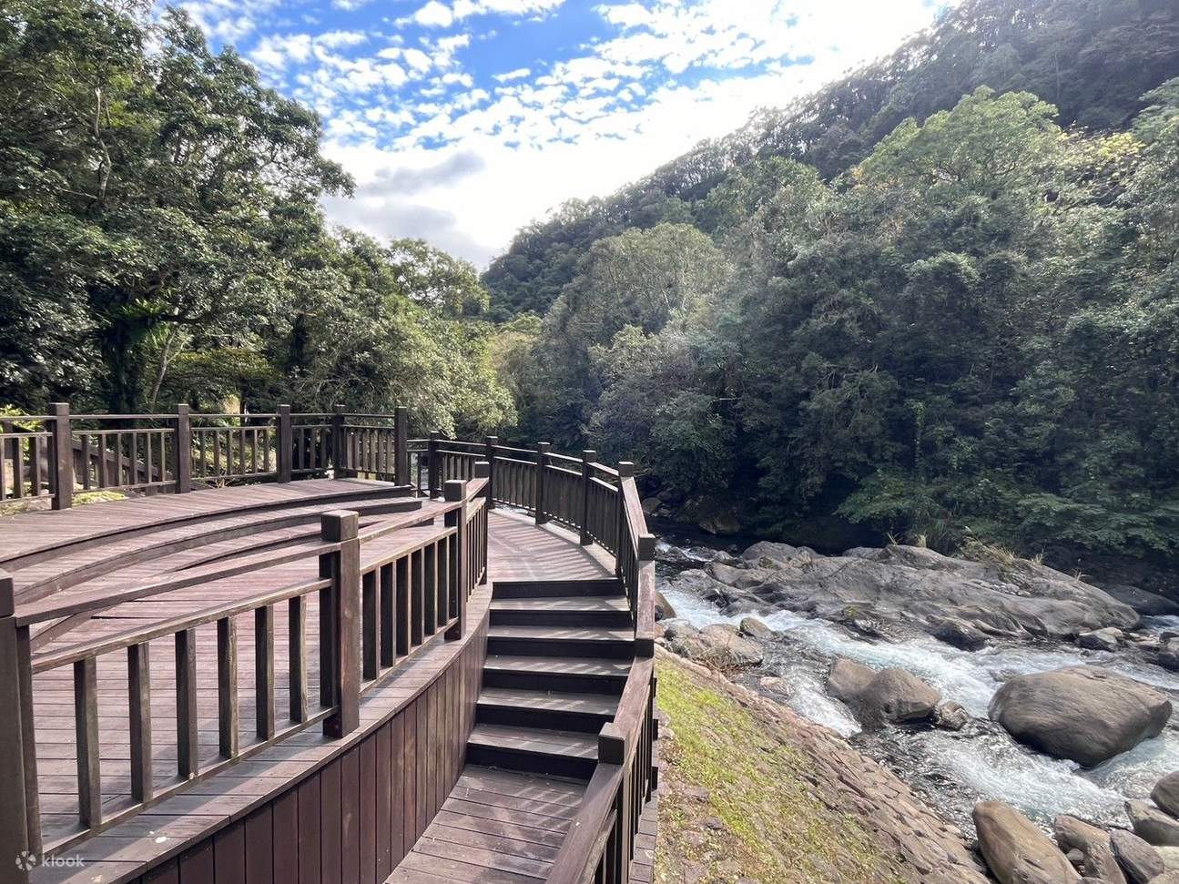 大人も子供も楽しめる！烏来デラナンでキャンプ｜2日間1泊｜台北発