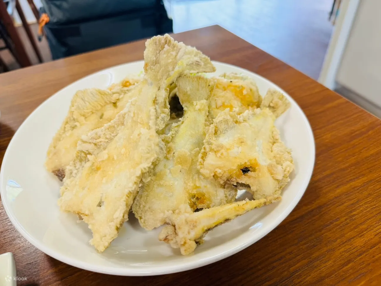 For a fee, the fish you catch will be cooked for you, so you can enjoy fresh fish.