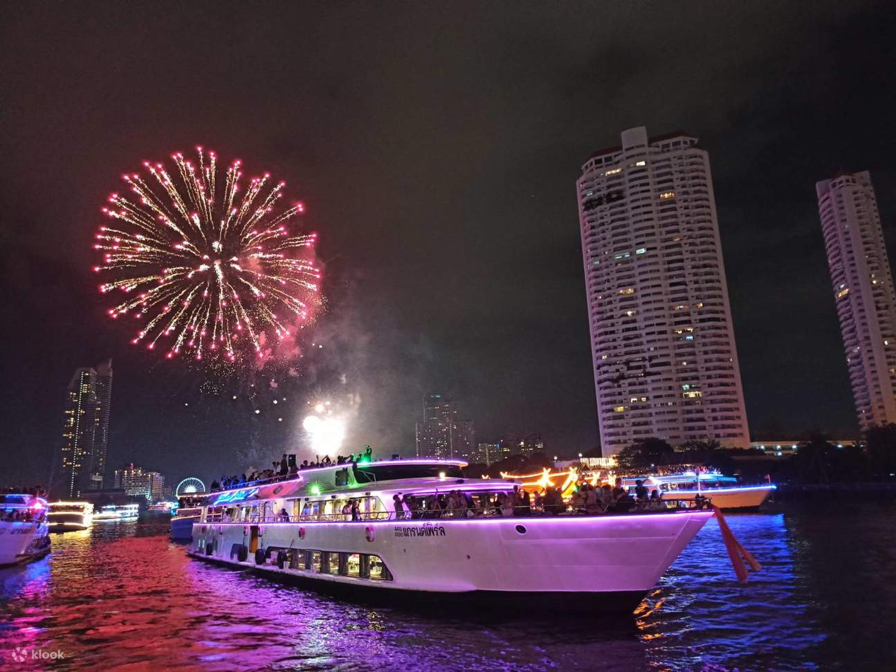 跨年夜晚餐游船