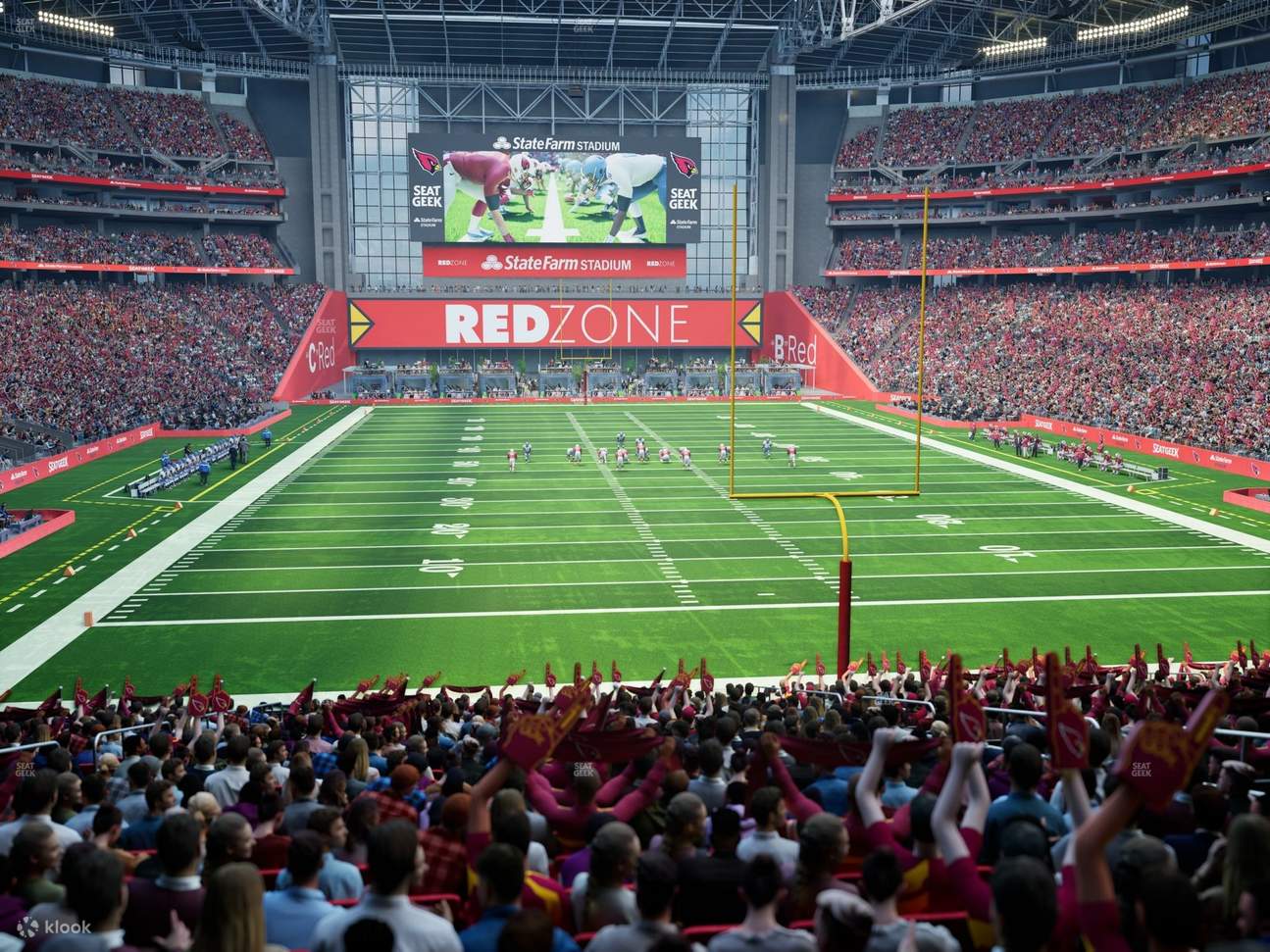 Фанаты в конечной зоне ликуют, когда футбольный мяч пересекает золотую зону победы.