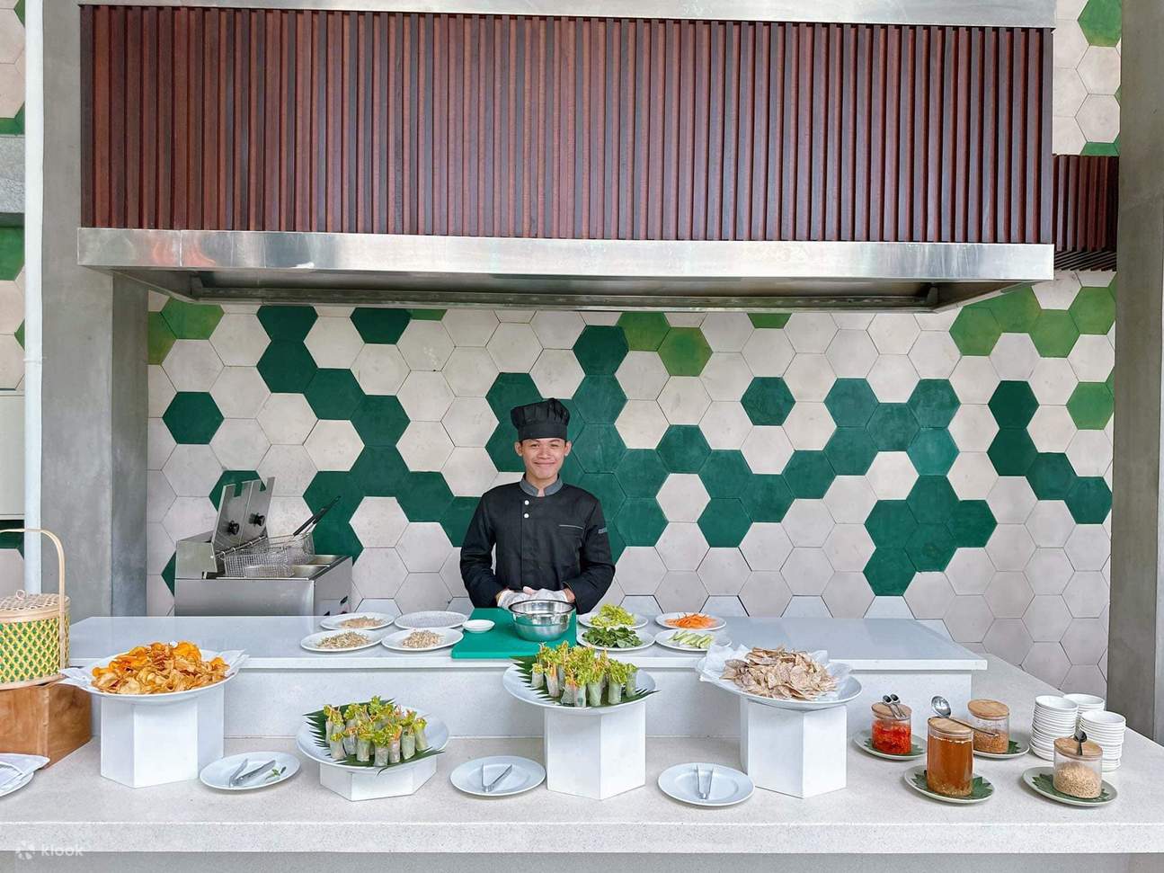 Cena a buffet con spettacolo Apsara (transfer gratuiti dall'hotel)