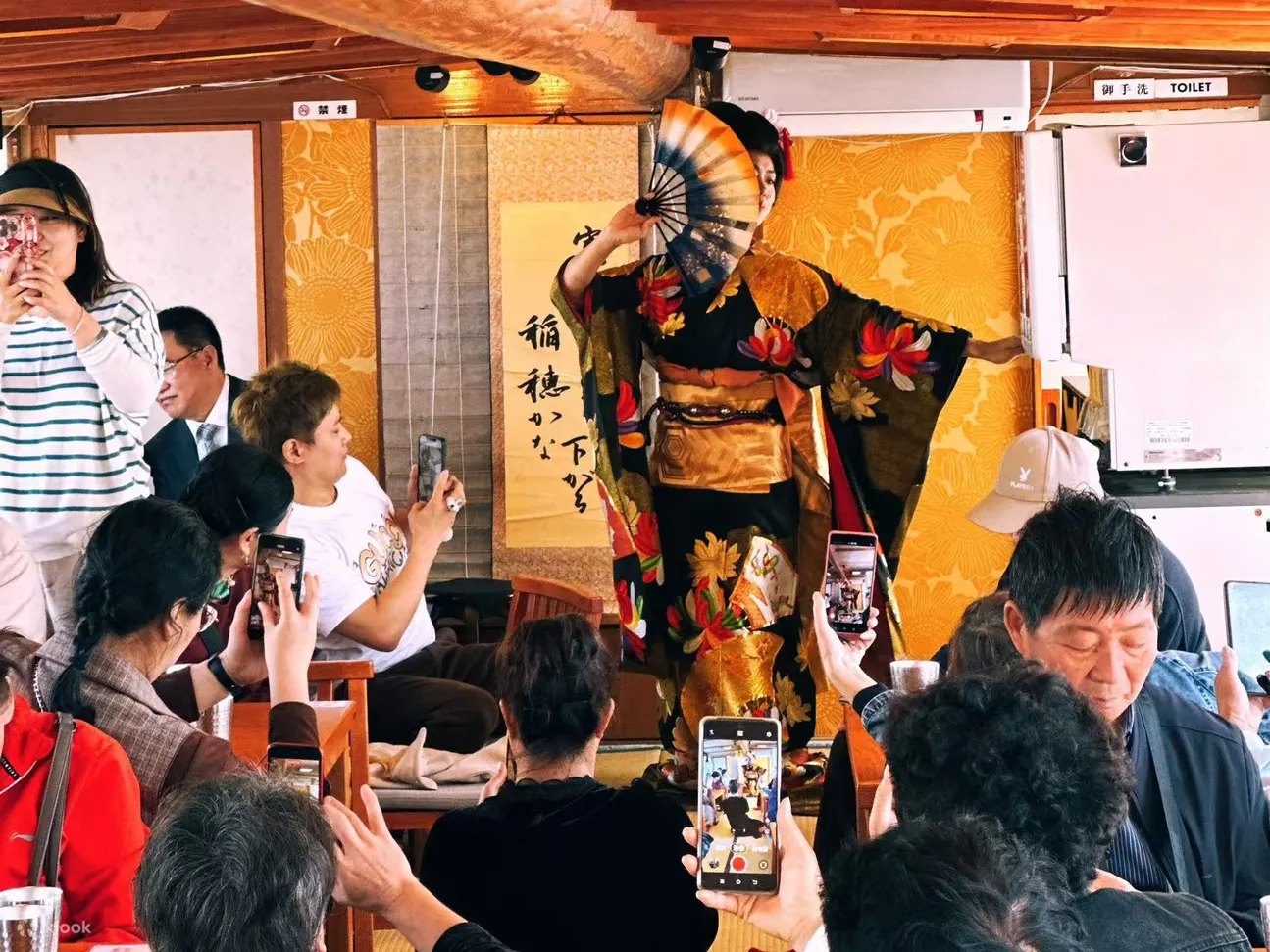 日本传统屋形船体验 & 和服舞蹈表演 & 地标游轮观光 & 免费饮料