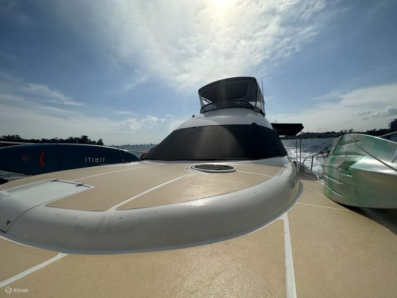 前往拉撒路岛的游艇租赁