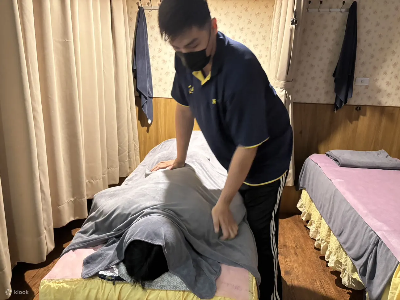 黄金脚足体养生馆-按摩券 (台北车站)