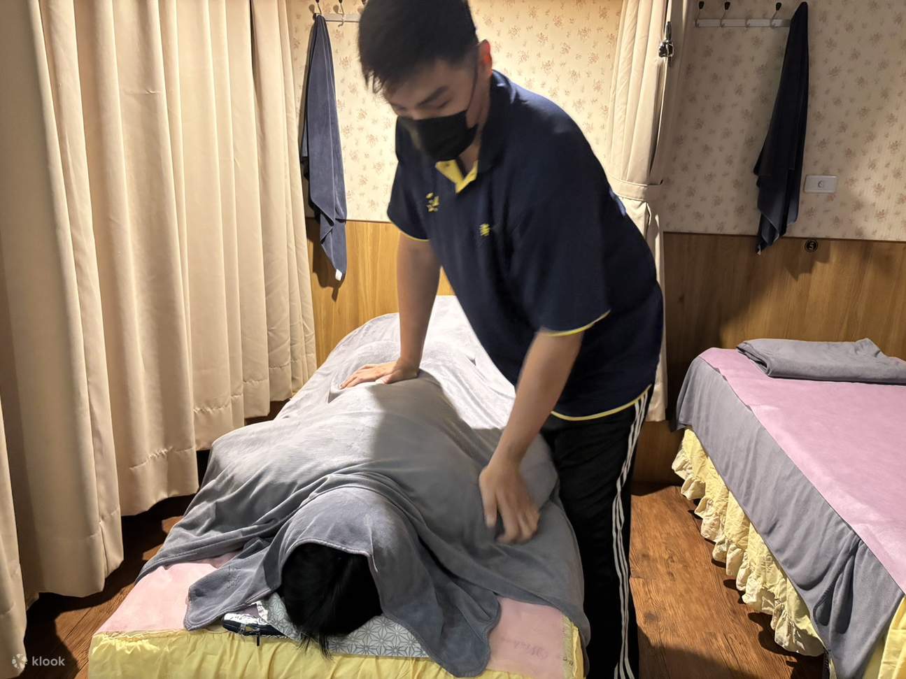 황금발 발 건강 마사지샵 - 마사지 이용권 (타이베이역)