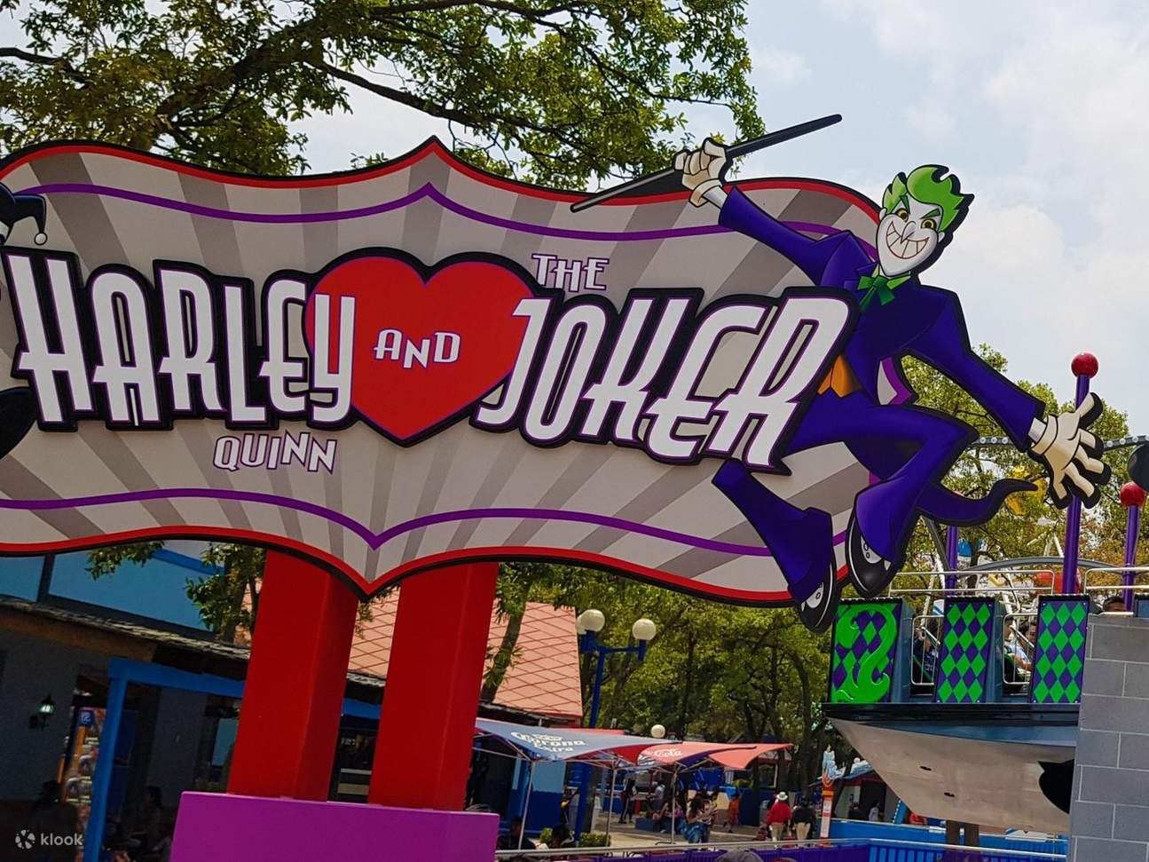 从令人眼花缭乱的转弯到巨大的秋千，每一次骑行都是一次难忘的冒险！