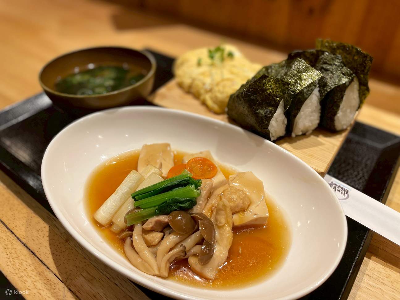 由经验丰富的职人以匠心手艺呈现正宗日本味。