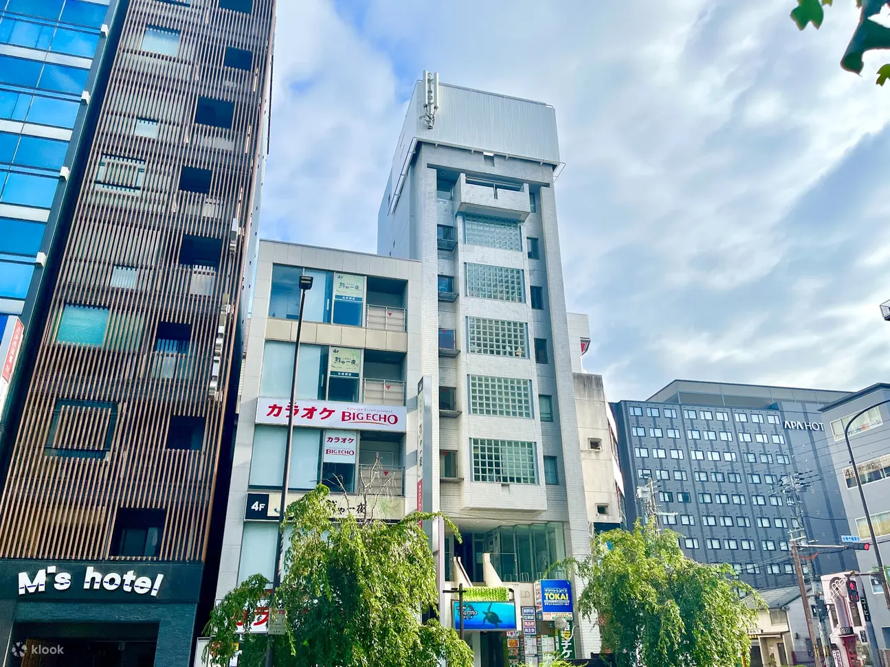 这是商店的外观。商店位于大楼六楼。
