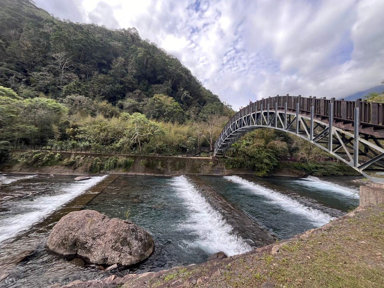 大人と小人 - 烏来 デラナンでキャンプ | 2日間1泊 | 台北発