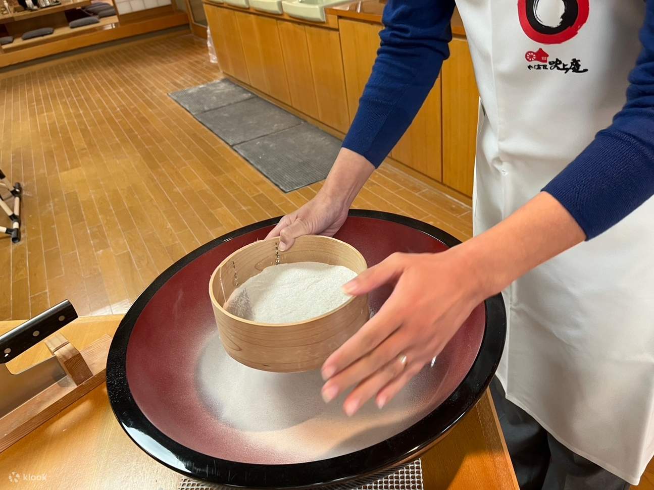 Preparazione di Soba di Kagoshima con Ingredienti Locali