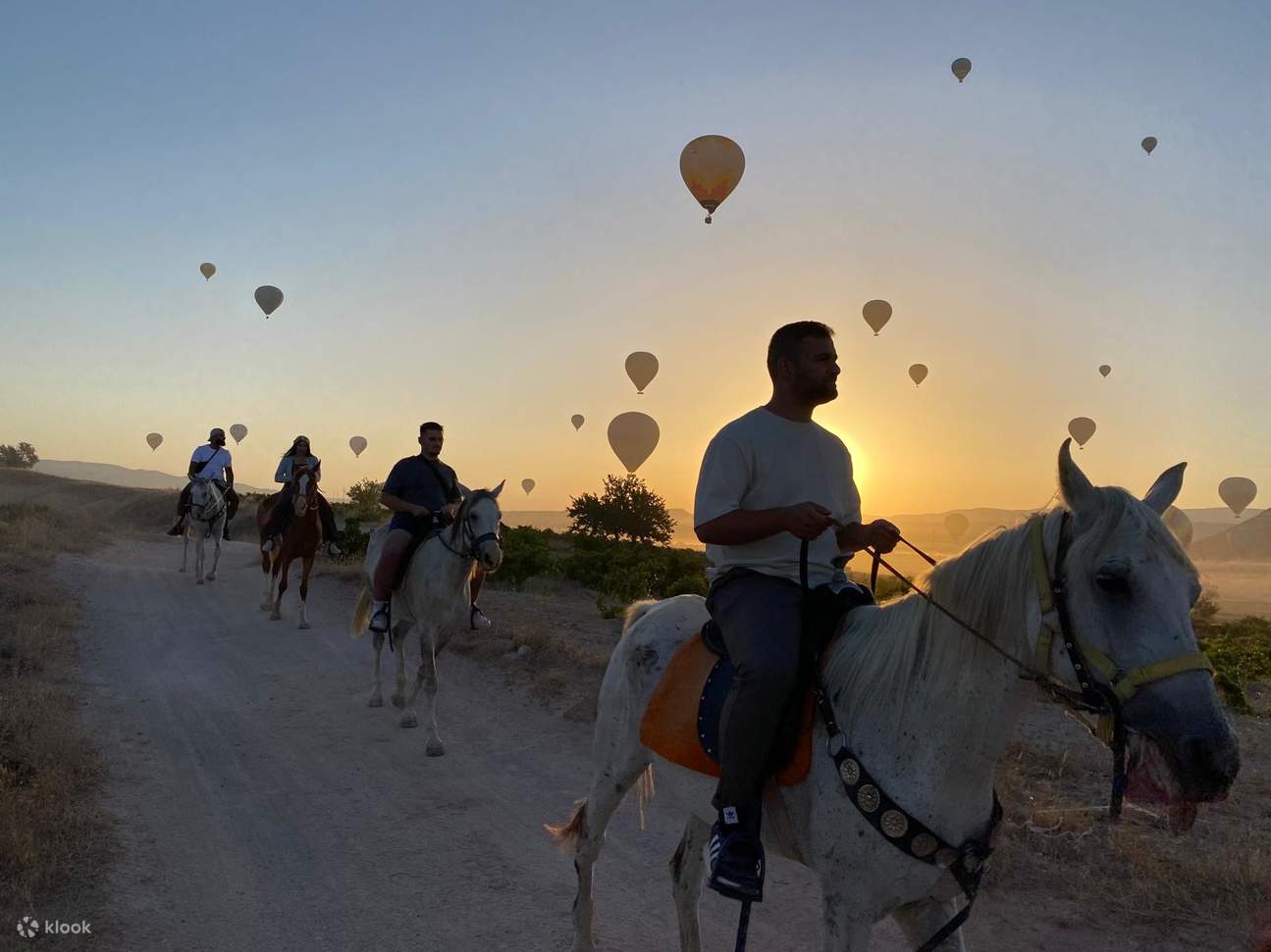 Randonnée guidée à cheval dans les cheminées de fées en Cappadoce