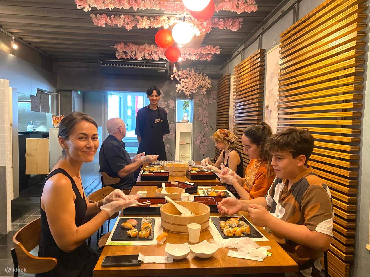 Bester Sushi-Kurs in Tokio: Sushi-Kurs Shibuya