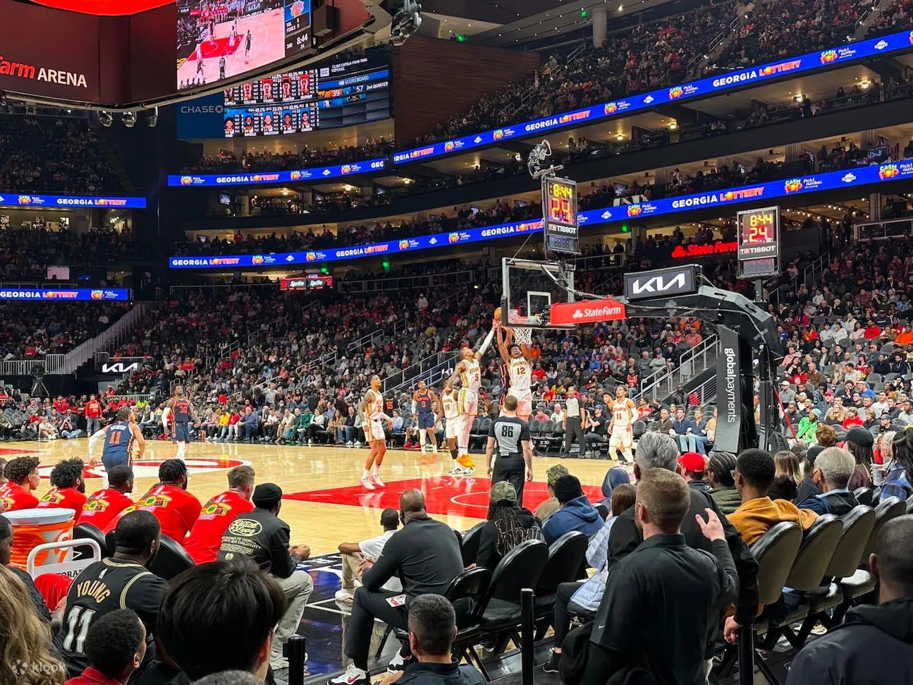 亚特兰大老鹰队篮球比赛在 State Farm Arena 举行