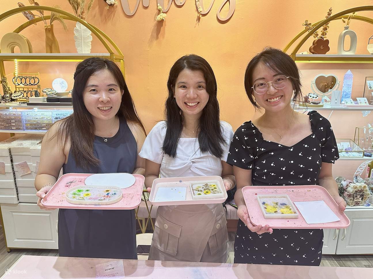 Мастер-класс по изготовлению подставок из эпоксидной смолы с цветами