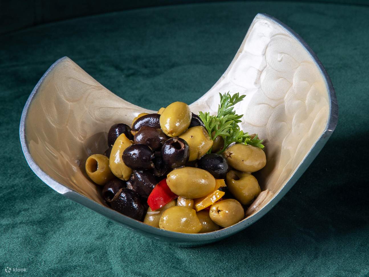 คูลลิ่งทาวเวอร์ รูฟท็อปบาร์