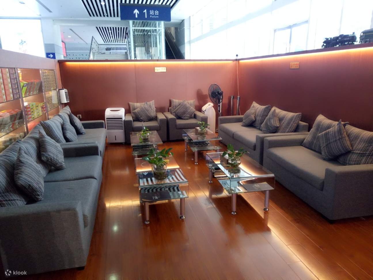 zhuhai railway station lounge service