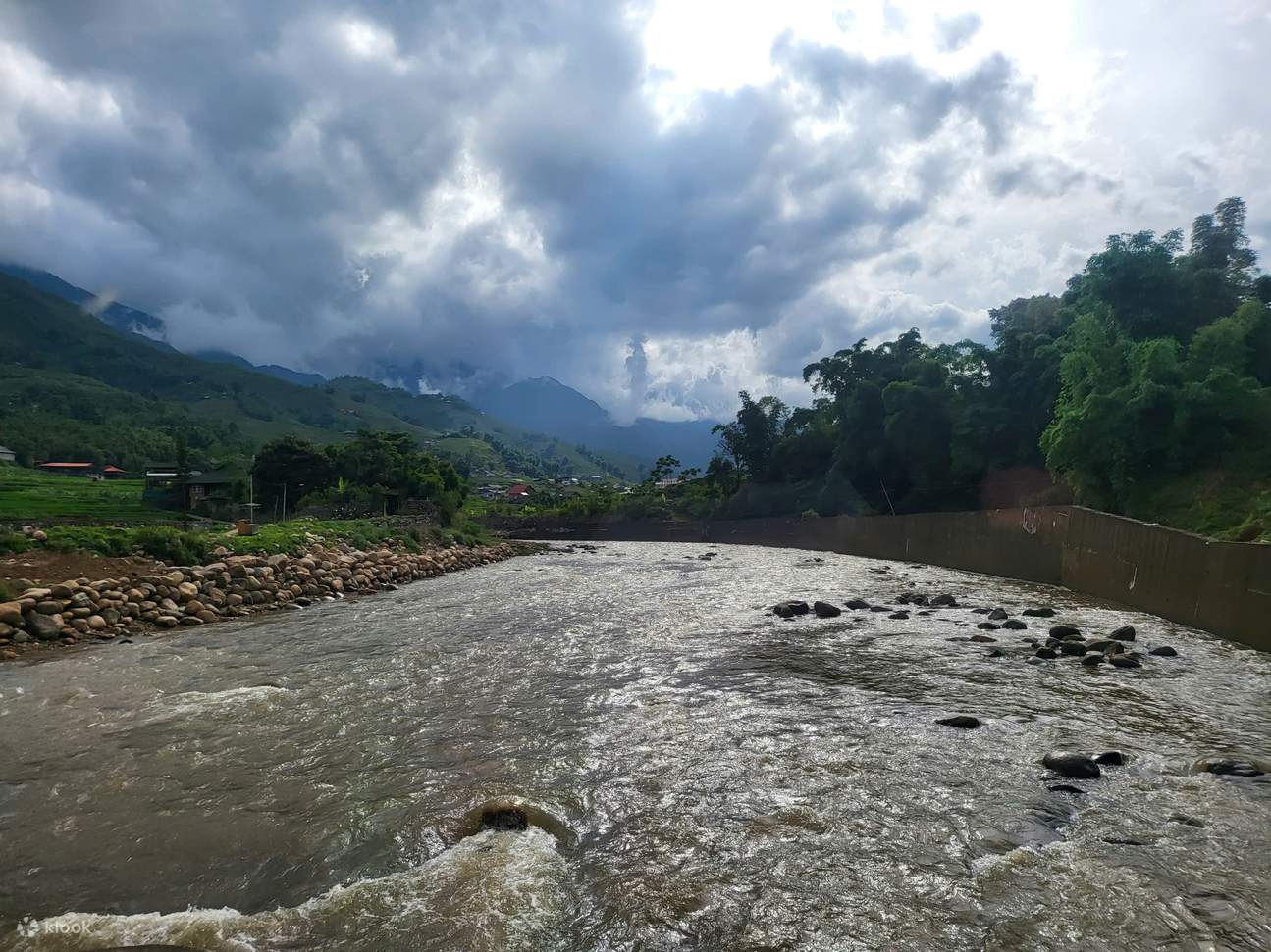 2D1N Sapa Ethnic Village Trekking Tour from Hanoi by Sleeper Bus ...