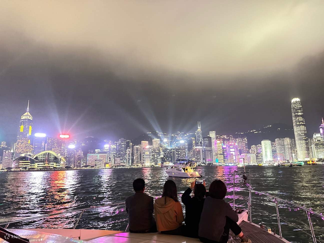 香港豪华游艇维港夜游之旅 - Klook客路