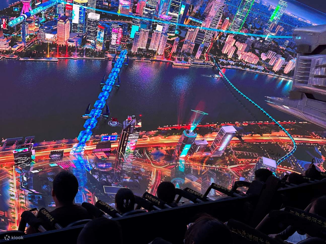 “Volando sobre Shanghái” nunca es una simple acumulación de paisajes, sino un diálogo cultural que trasciende el tiempo y el espacio.