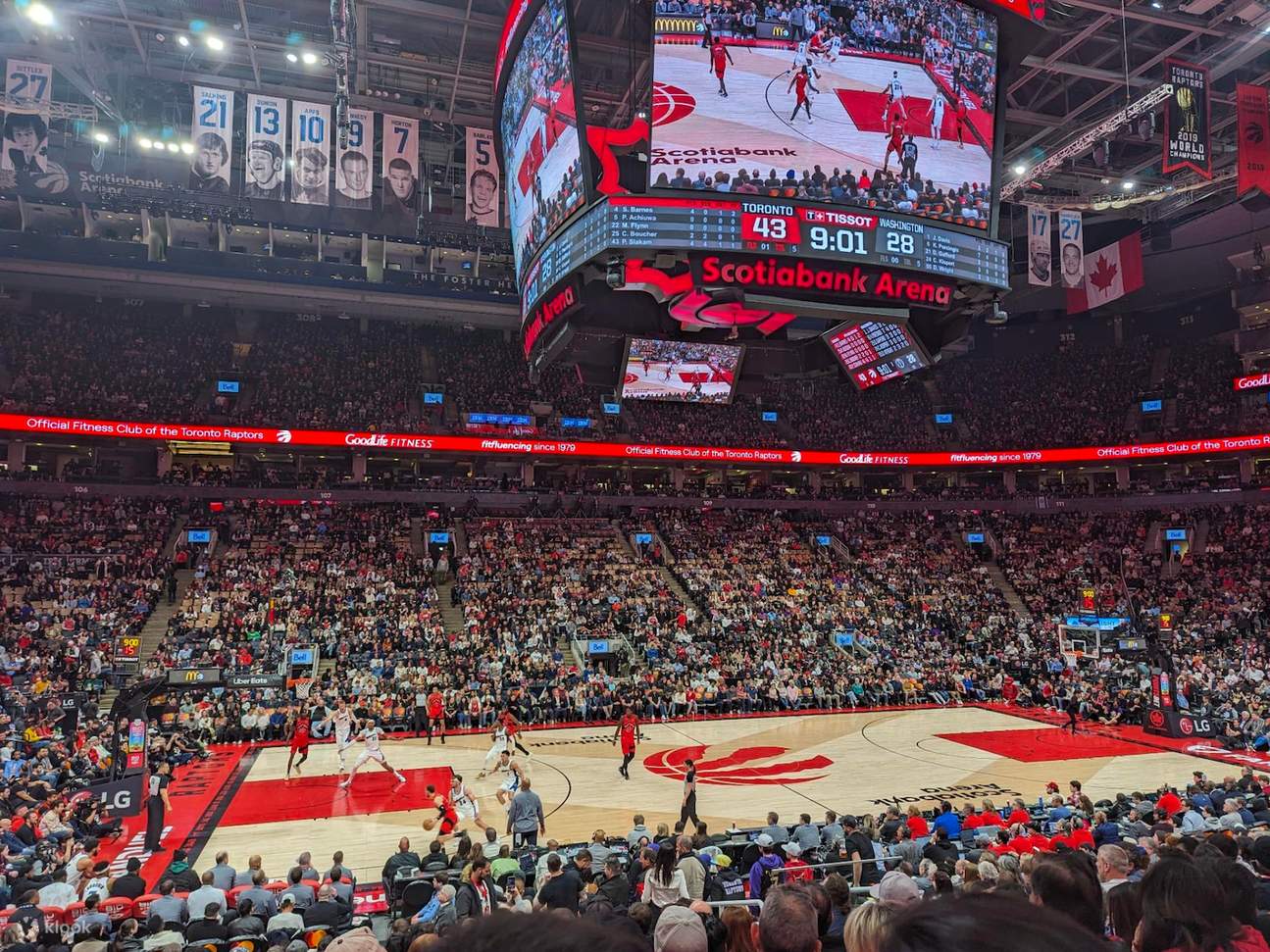 Pertandingan Bola Basket Toronto Raptors di Scotiabank Arena