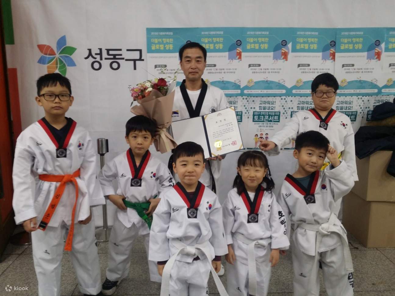 COURS D'UNE JOURNÉE DE TAEKWONDO À SÉOUL