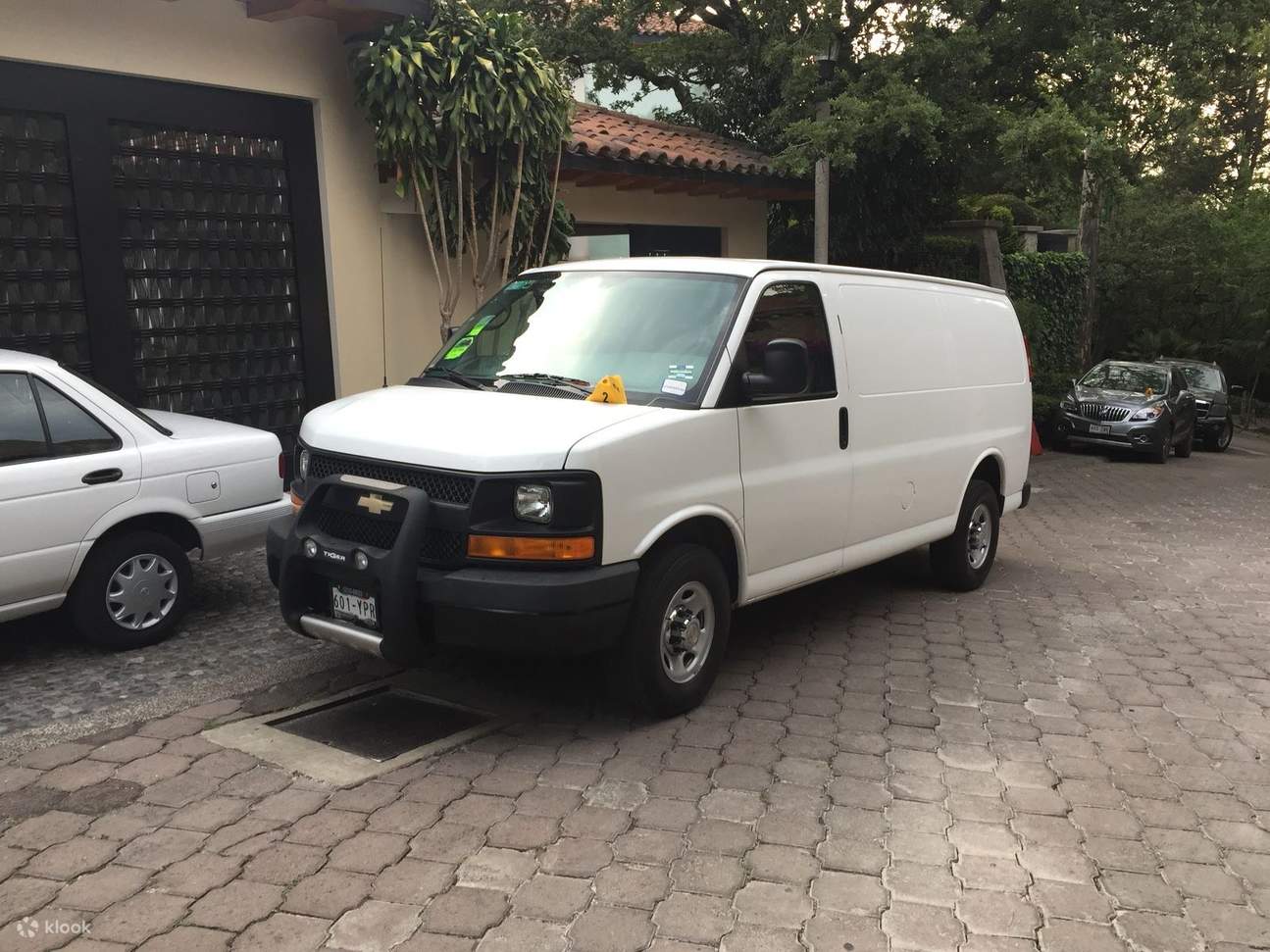 Viaggia in modo efficiente a bordo di un Chevrolet Express, spazioso e affidabile su strada