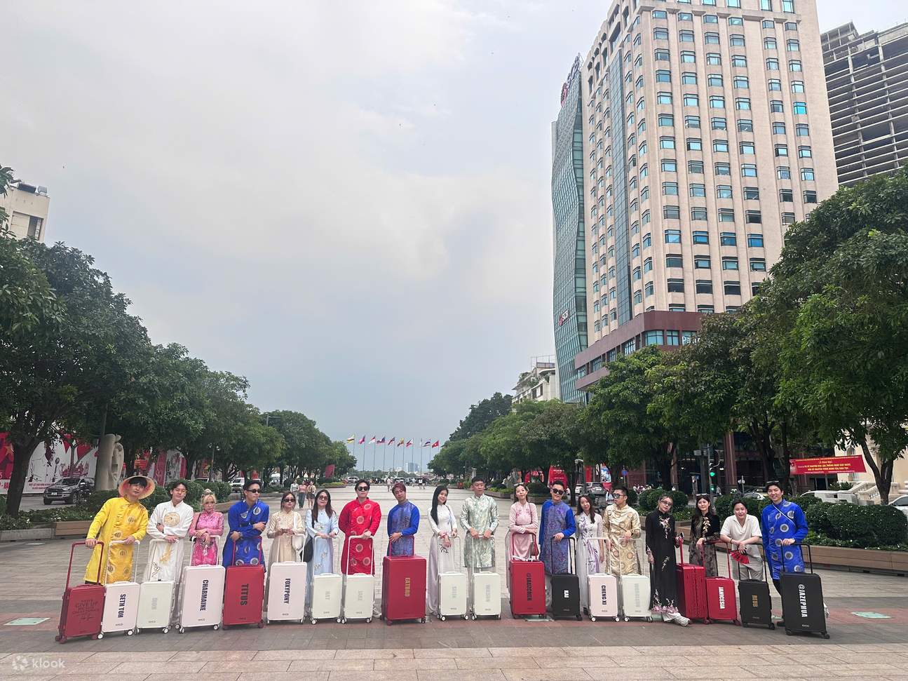 胡志明市越南传统奥黛租赁服务