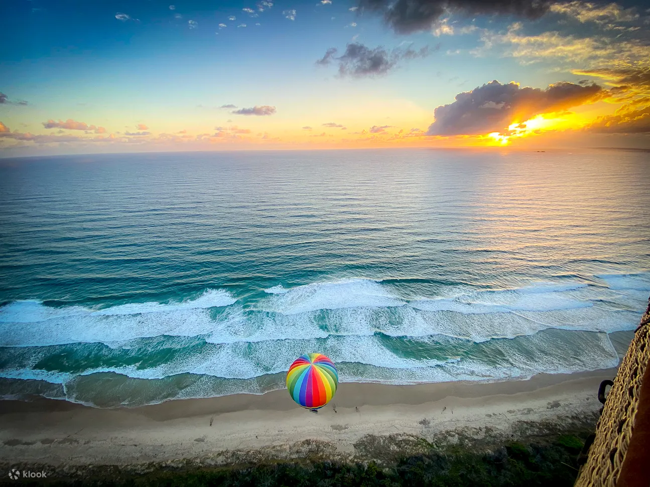 hot air balloon byron bay