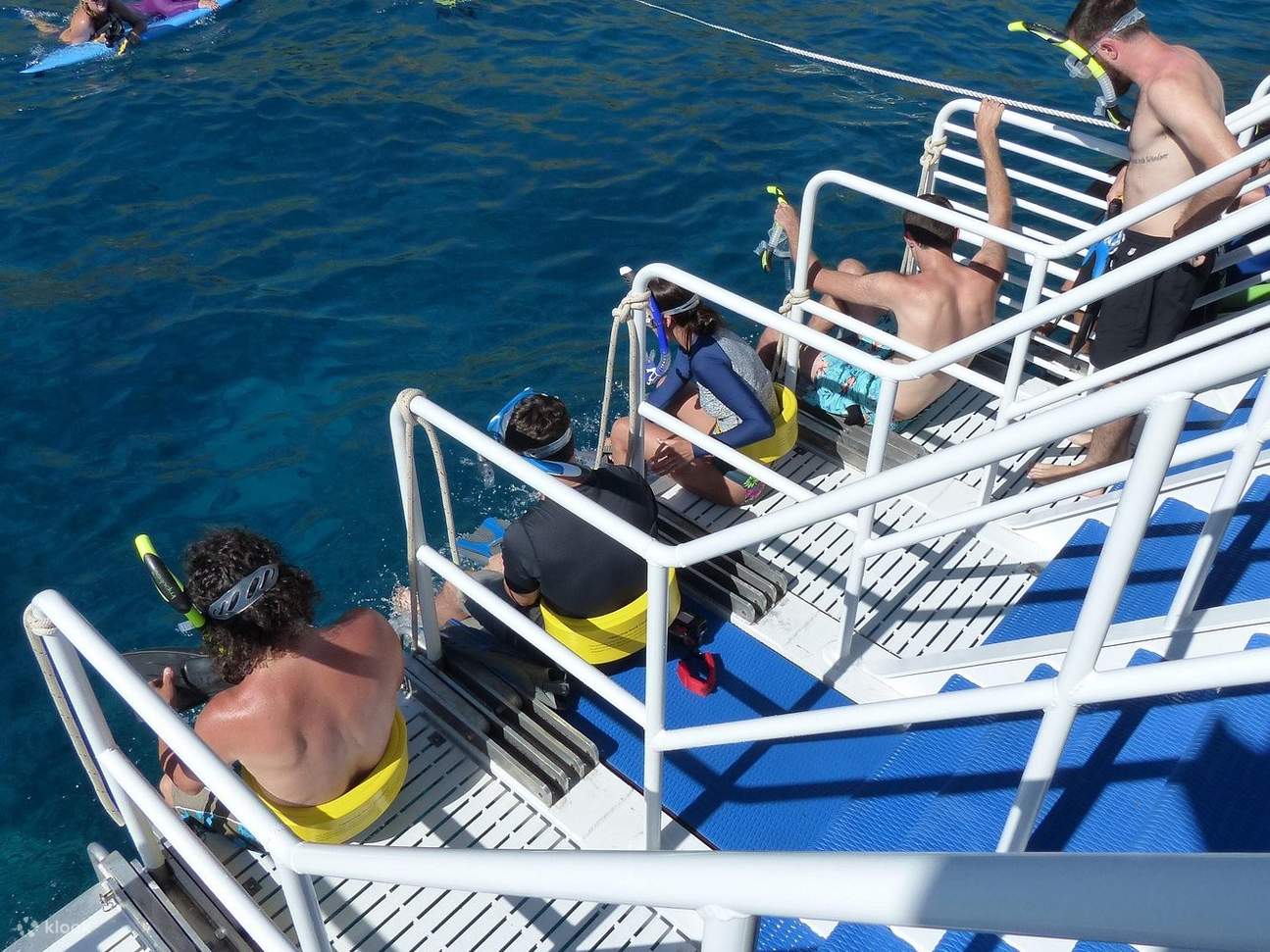 마우이의 푸른 바다로 미끄러져 내려가는 짜릿함을 느껴보세요!