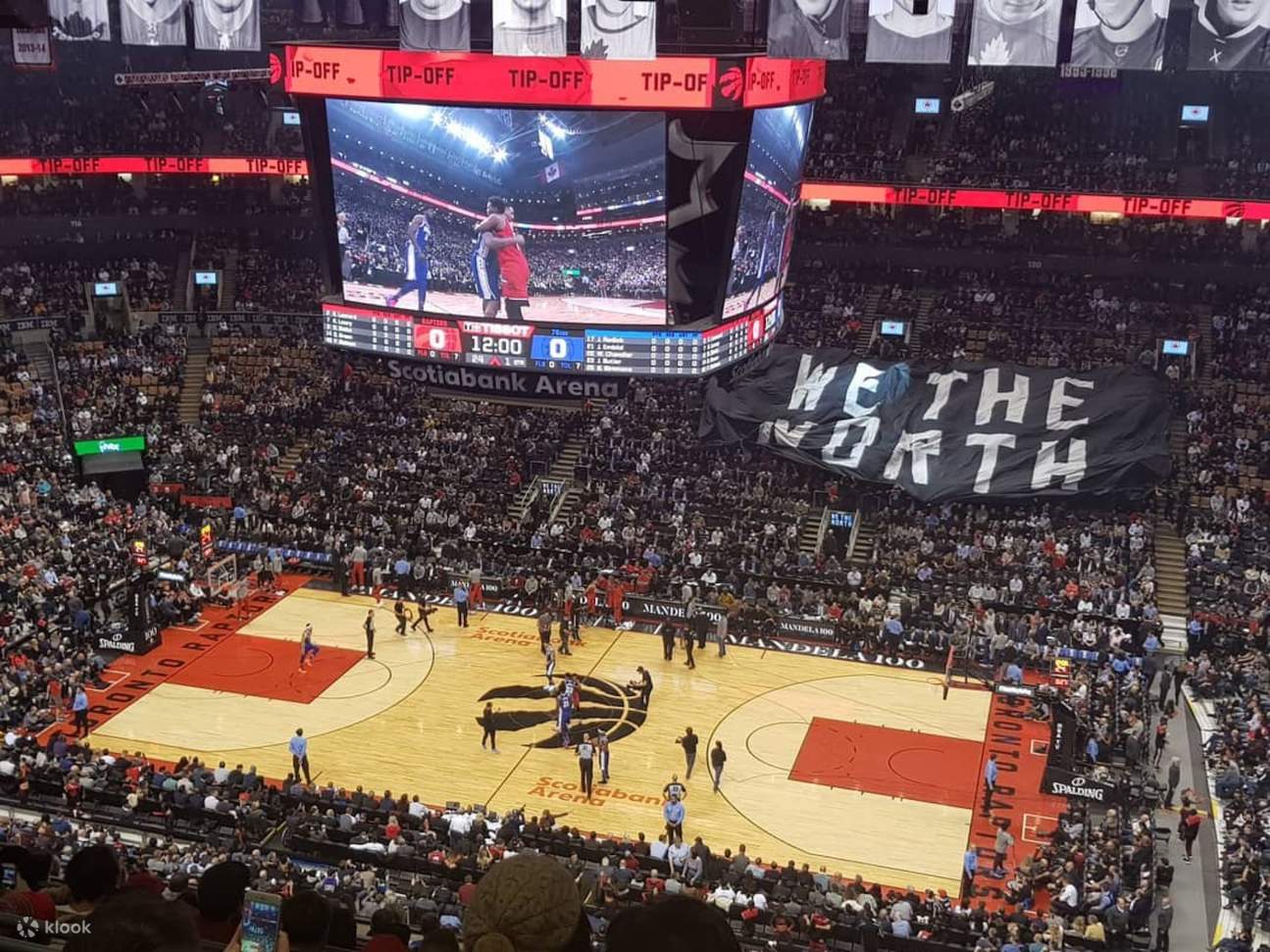 Pertandingan Bola Basket Toronto Raptors di Scotiabank Arena