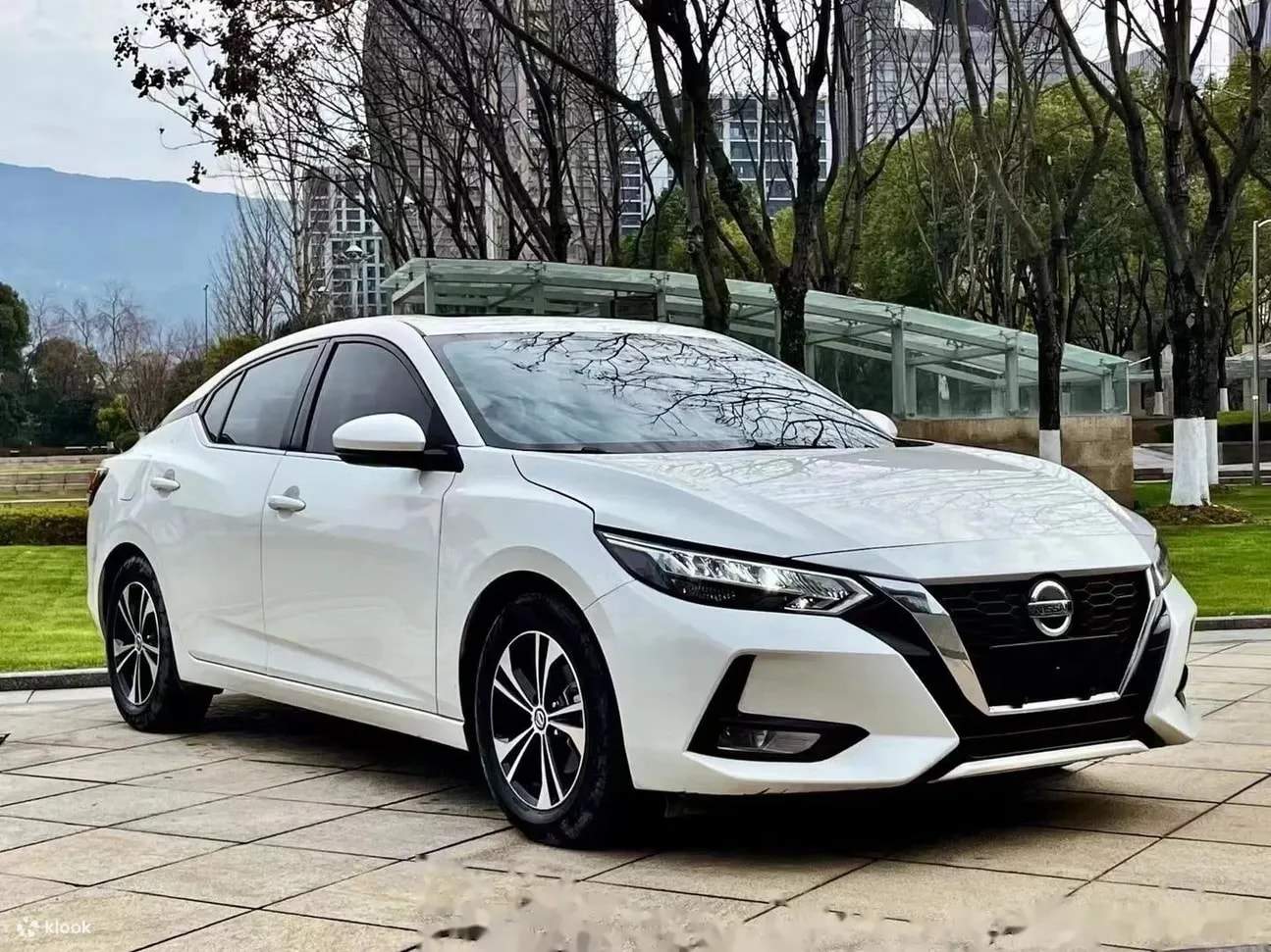 經濟型5座轎車：軒逸或同級