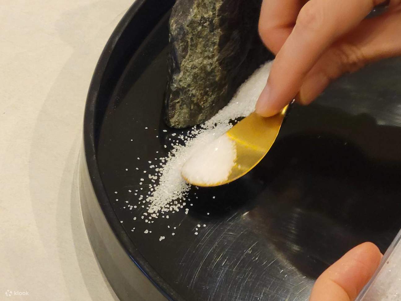 Kumamoto: L'arte Bonseki di Hosokawa e il Giardino Suizenji Jojuen