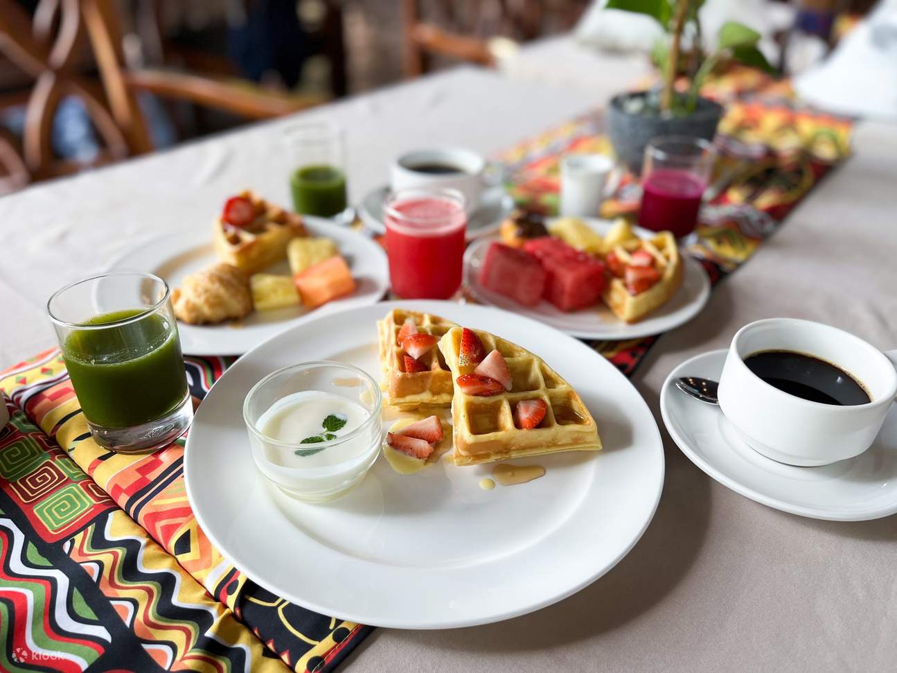 gofres y postres en el restaurante Bali Safari Marine Park