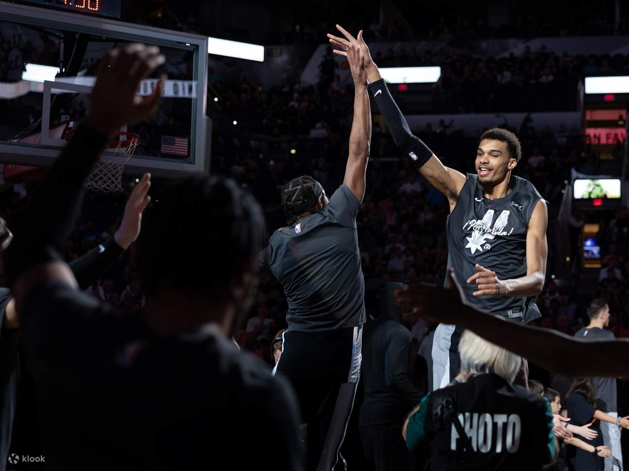 Goditi l'azione NBA dal vivo con i San Antonio Spurs al Frost Bank Center
