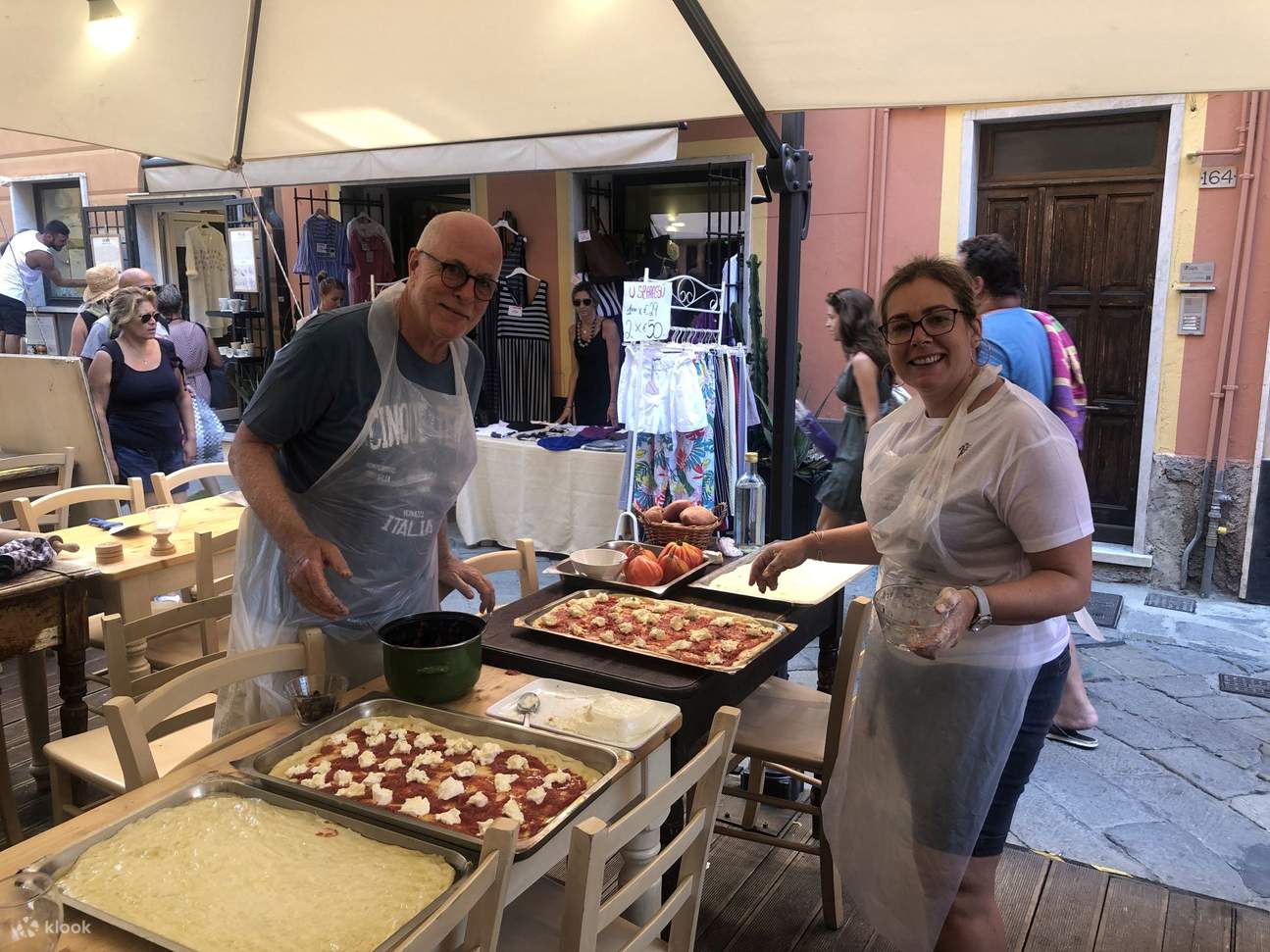 EXPERIENCIA PESTO CON MORTERO - CLASES DE COCINA - DEGUSTACIONES DE VINO