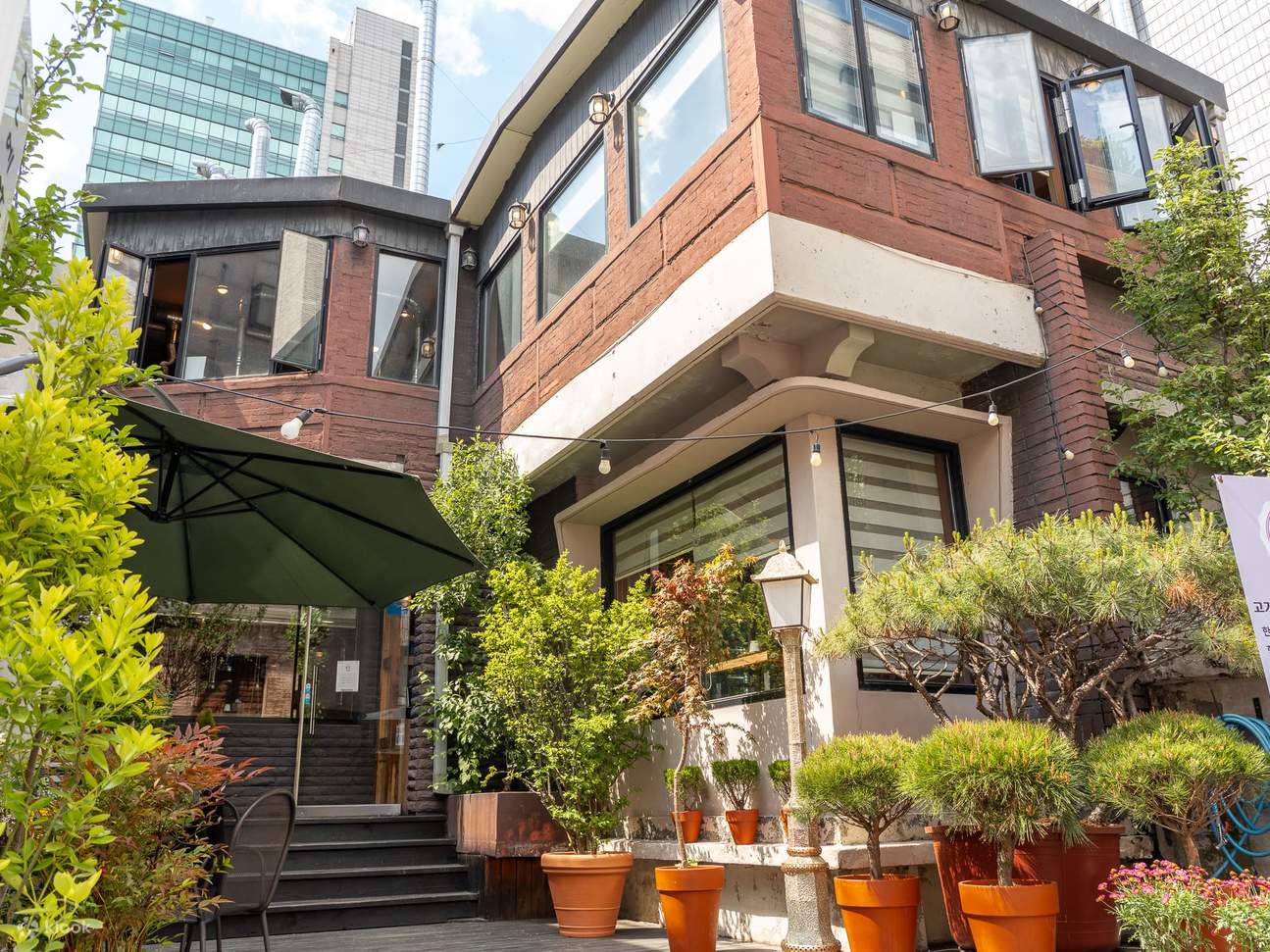 Experience a special gourmet feast that unfolds in a Hanok, a traditional Korean house nestled within a charming alleyway