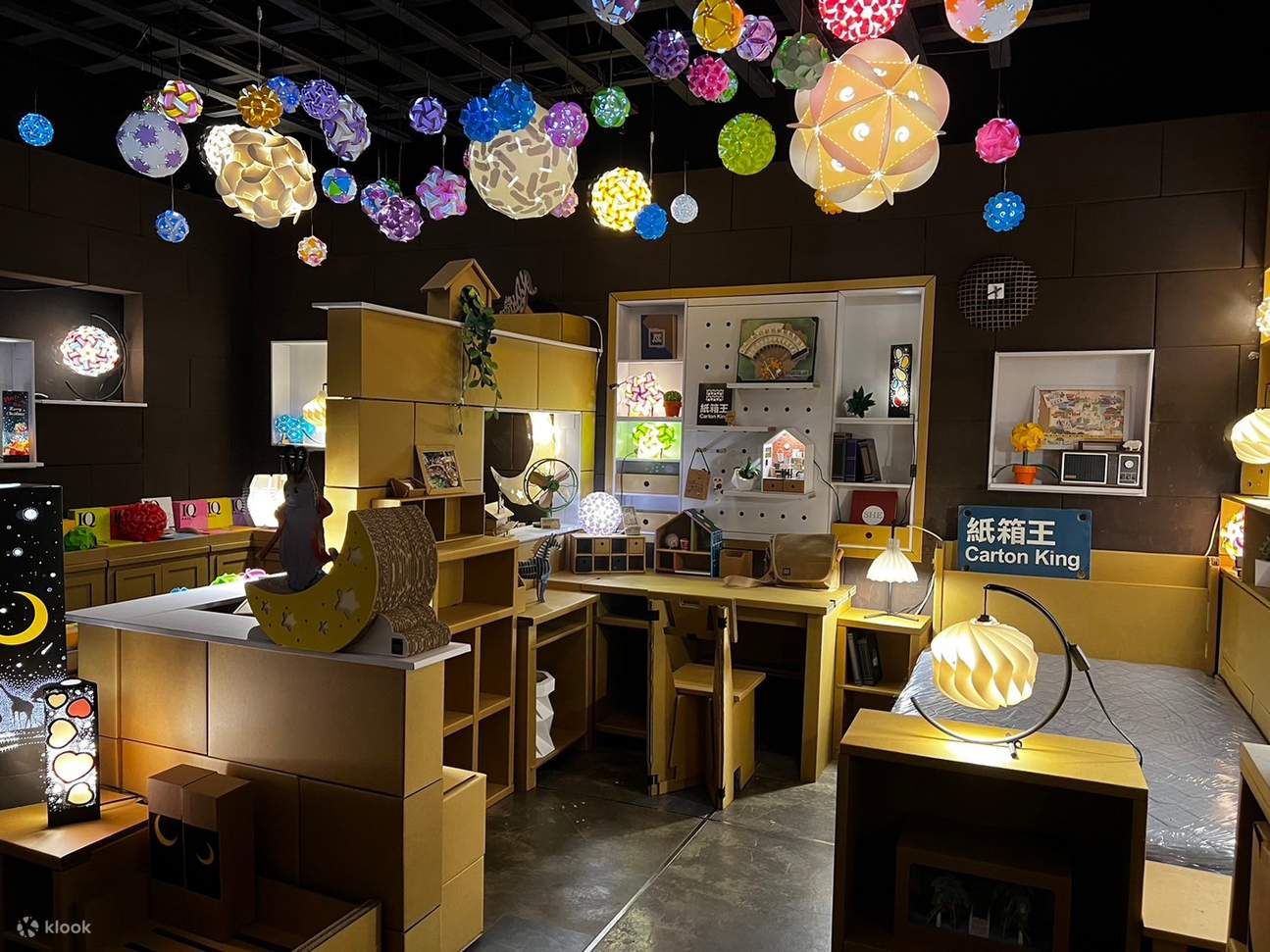 Karton Geschichtenhaus