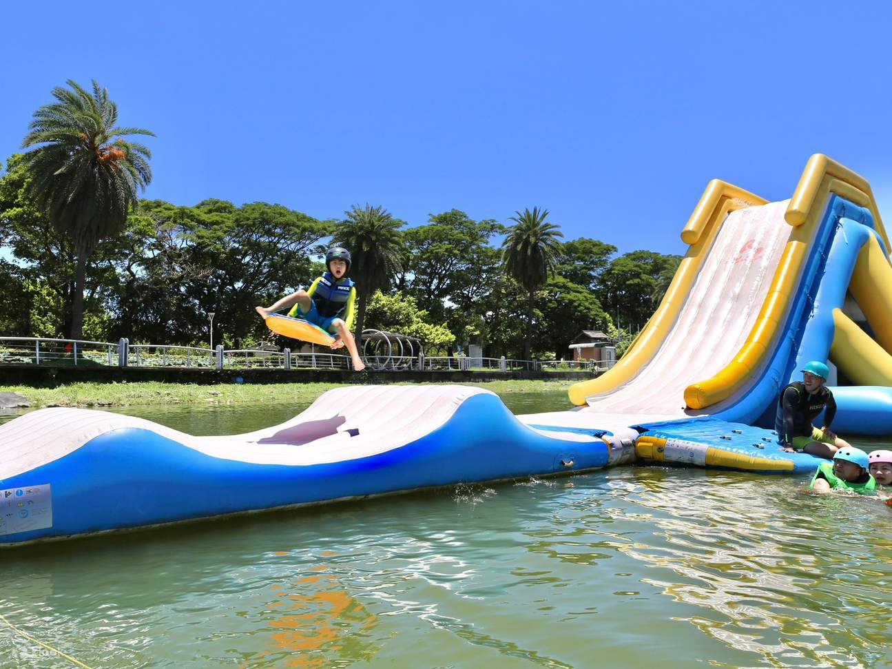 สวนสนุกเล่นสกีน้ำ Liantan