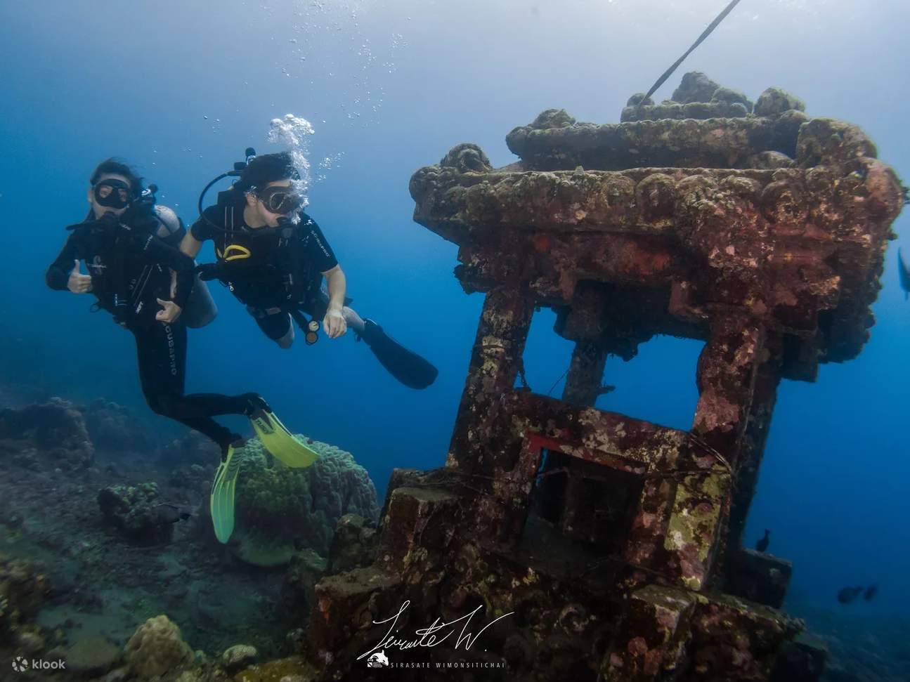 Halten Sie die Essenz Ihrer Tauchreise als Advanced Open Water Diver in Bali fest, wo aufregende Tauchgänge und vielfältige Unterwasserlandschaften einen reichen Teppich aus Unterwassererinnerungen schaffen.