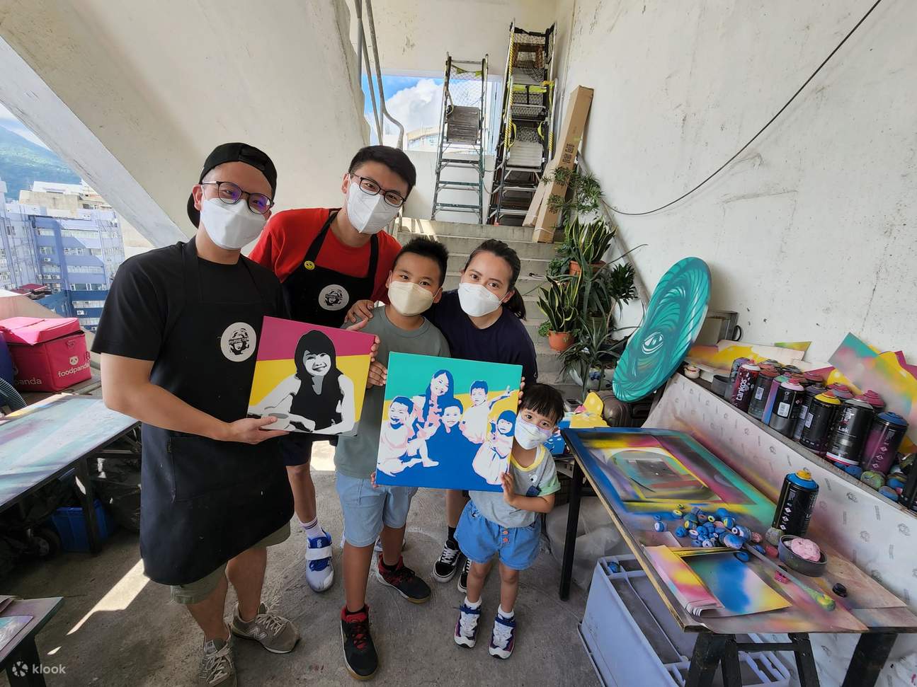 Popduction - Bengkel pengalaman melukis semburan potret PopArt Eksklusif (ibu bapa-anak) | Kwai Hing