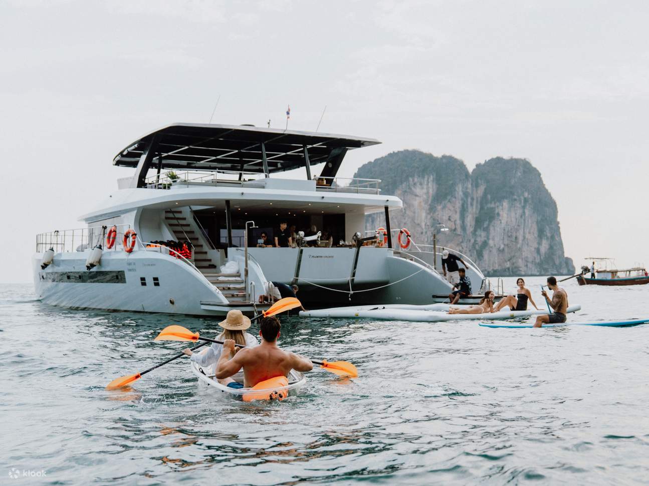 豪華ヨット クラビ