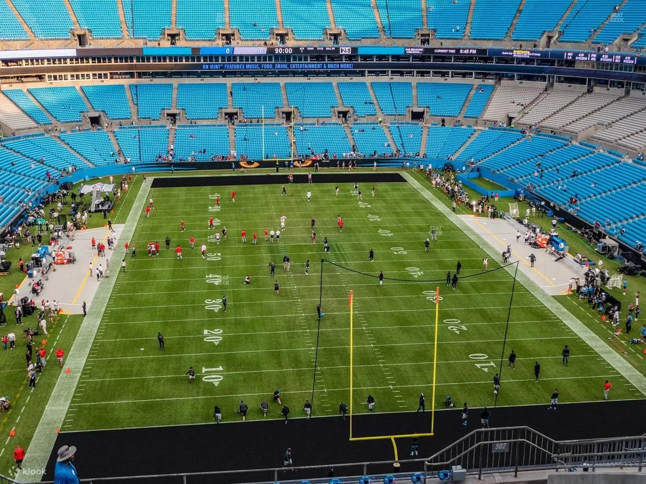 합리적인 가격으로 숏 사이드 어퍼 좌석에서 탁 트인 엔드존 뷰를 감상하세요.