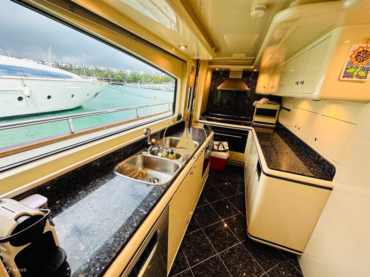 Попробуйте свои силы в рыбалке и, возможно, поймайте себе обед/ужин!