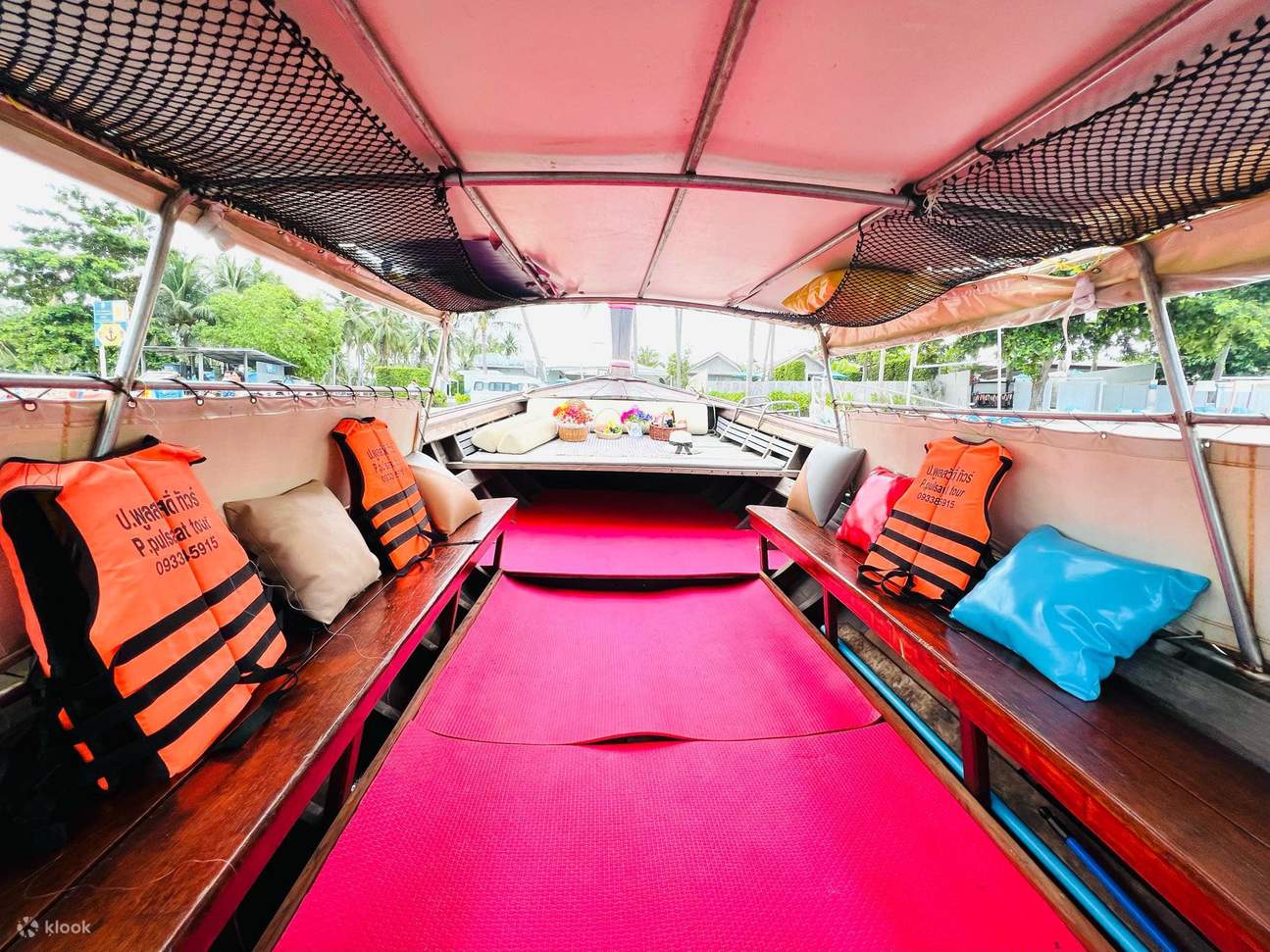 Jaket keselamatan dan hiasan bot untuk keselamatan dan Instagrammable dalam satu perjalanan