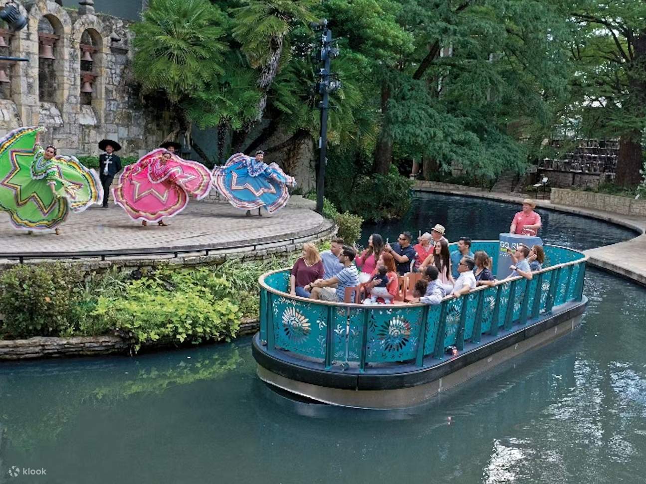 Genießen Sie eine entspannende, 35-minütige Fahrt mit Erläuterungen, bei der Sie die bedeutenden Kultur- und Geschichtsdenkmäler von San Antonio erkunden.