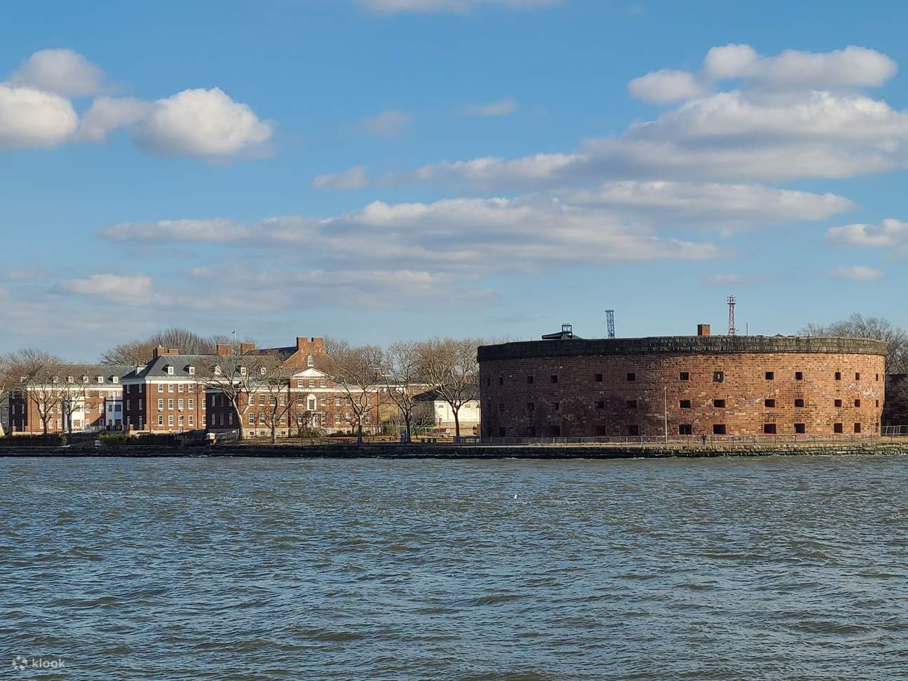 ニューヨーク港を守っていたガバナーズ島にある砦を見学