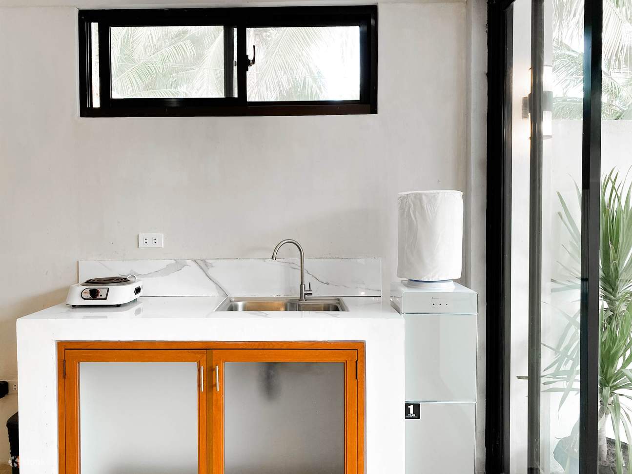 dapur dengan sinki, dapur gas dan dispenser air