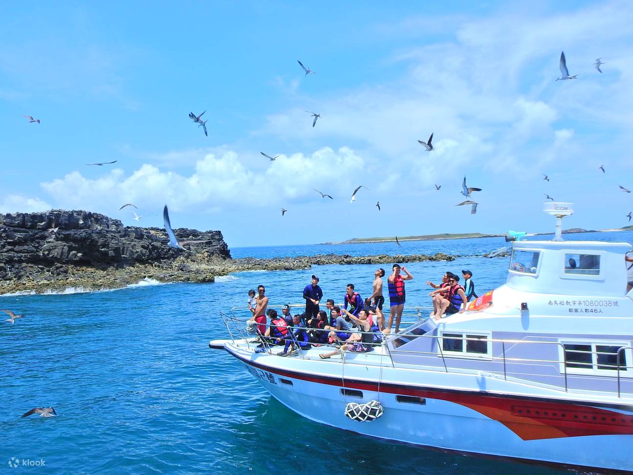 澎湖: Tour một ngày đến đảo nhiệt đới Đại Thương - Thỏa sức vui chơi trên đảo Đại Thương & Khám phá bí mật Cô Bà T嶼 & Tận hưởng các hoạt động vui chơi trên nước & Thú vui câu cá & Khám phá công viên nổi và các món đặc sản biển địa phương