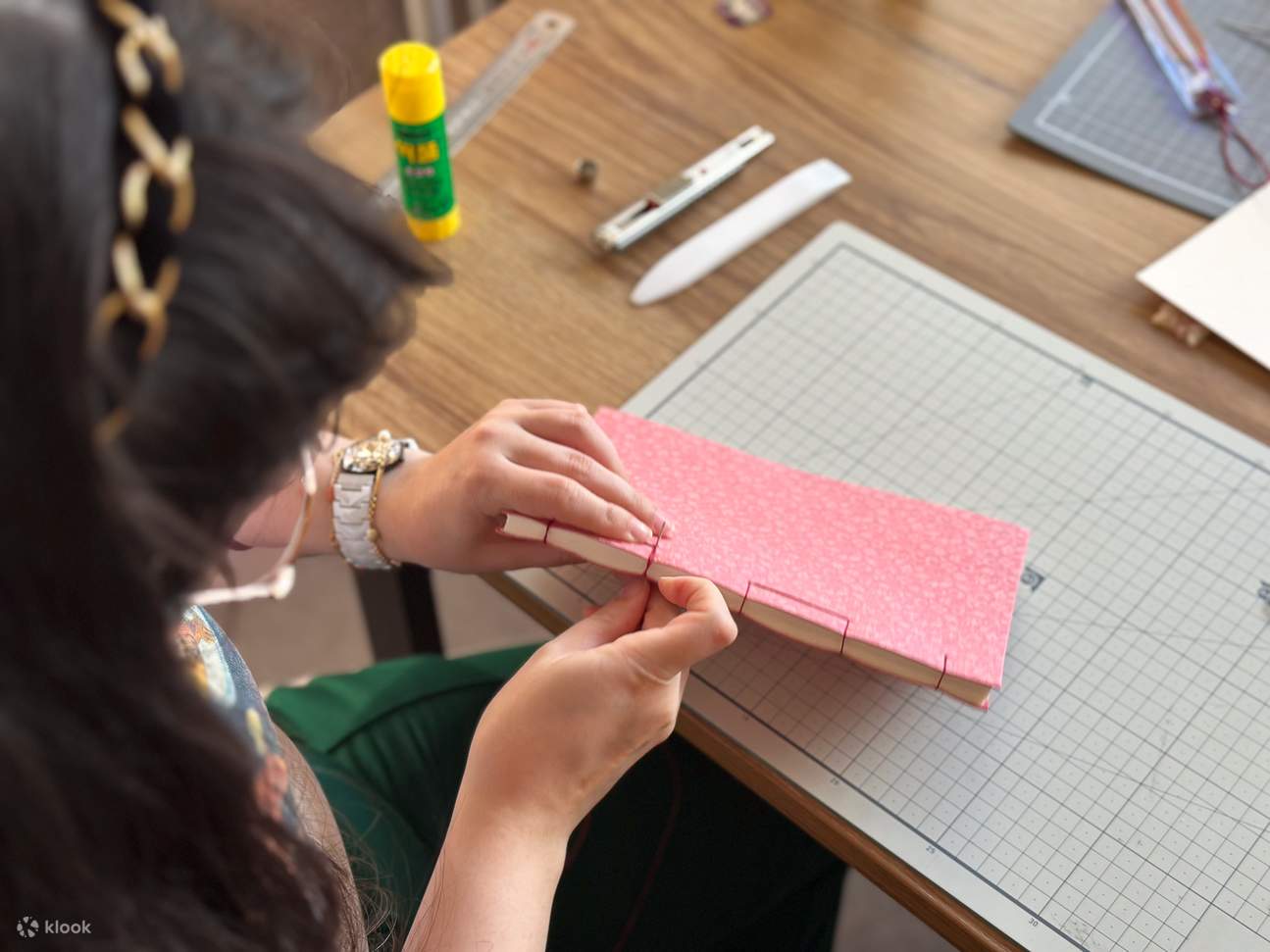 Lớp học đóng sách truyền thống Hàn Quốc